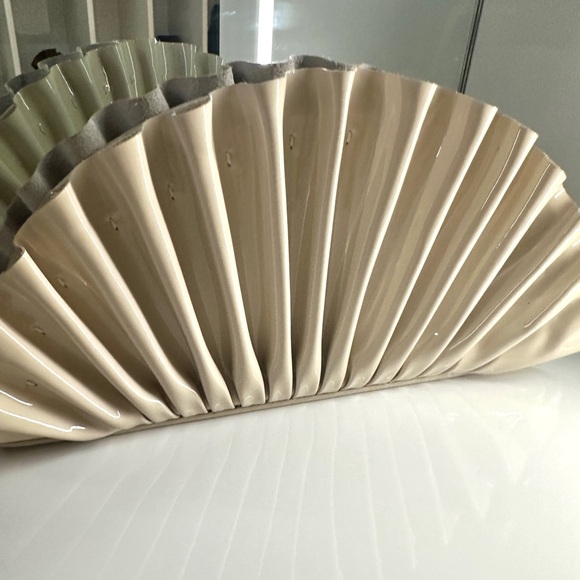 Cult Gaia Nala Clutch - Picture 3 of 8